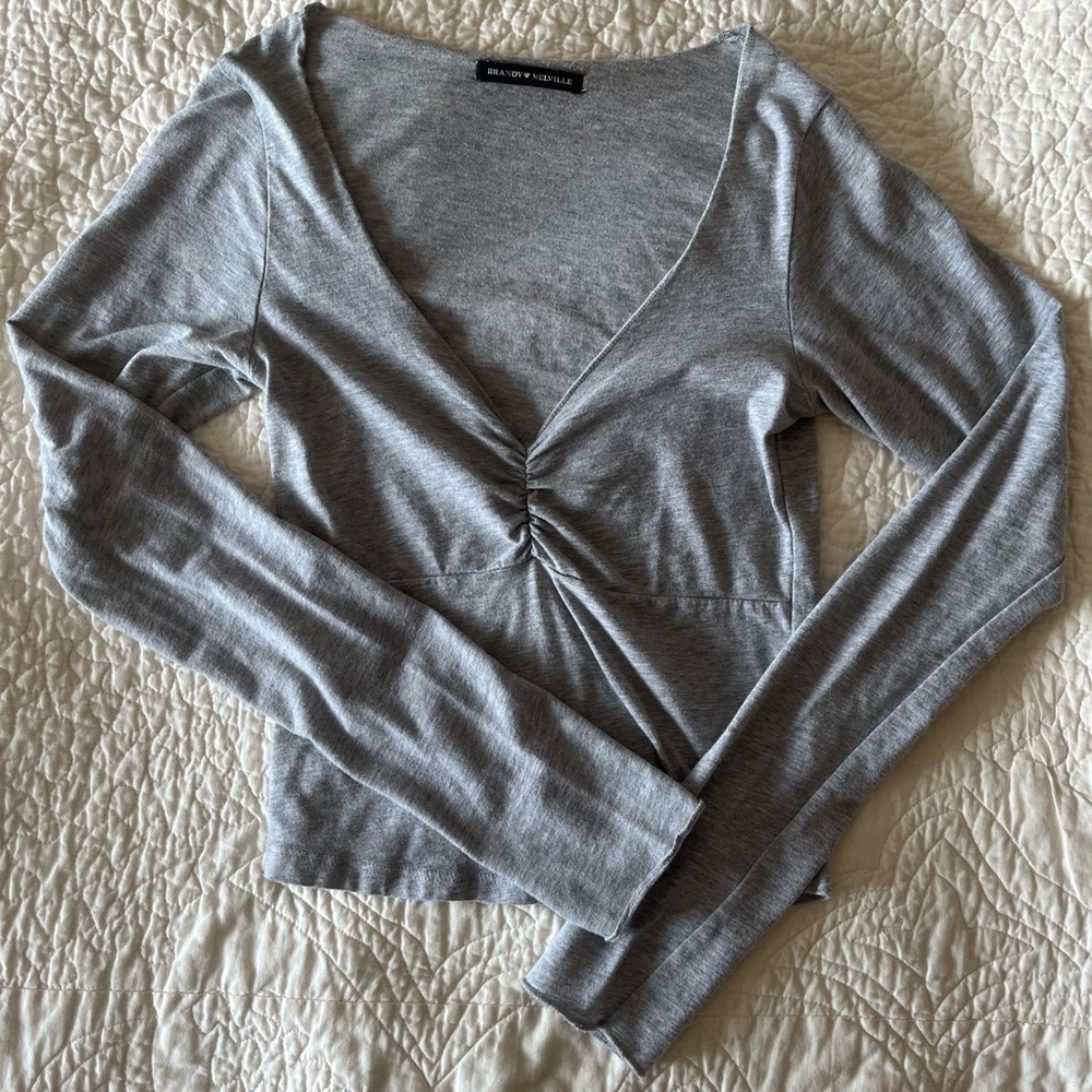 Brandy Melville Long Sleeve Tee. Gray. No size